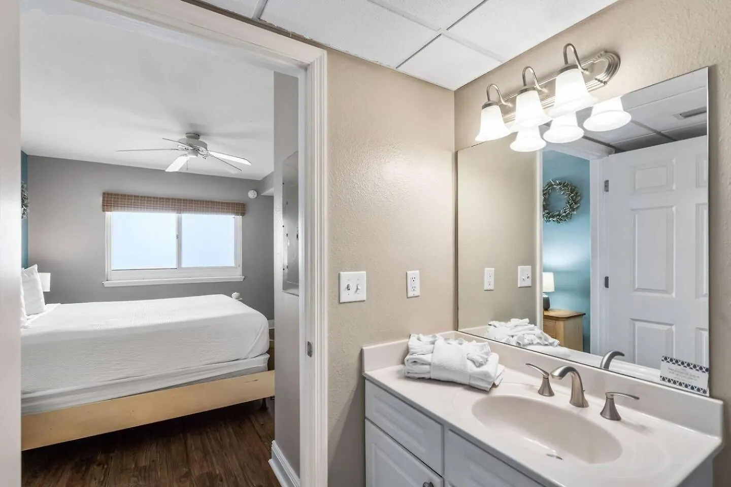 Emerald Beach Resort 1133 - Beachfront With Breathtaking Views By Beach Haven Vacation Rentals Panama City Beach Apartment